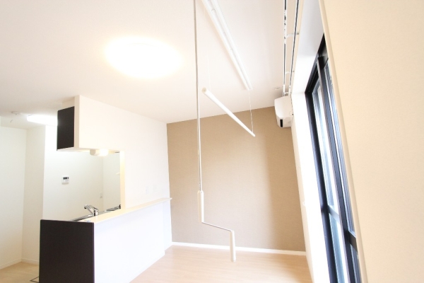 その他設備　室内物干し付きで雨の日も洗濯物が干せます♪