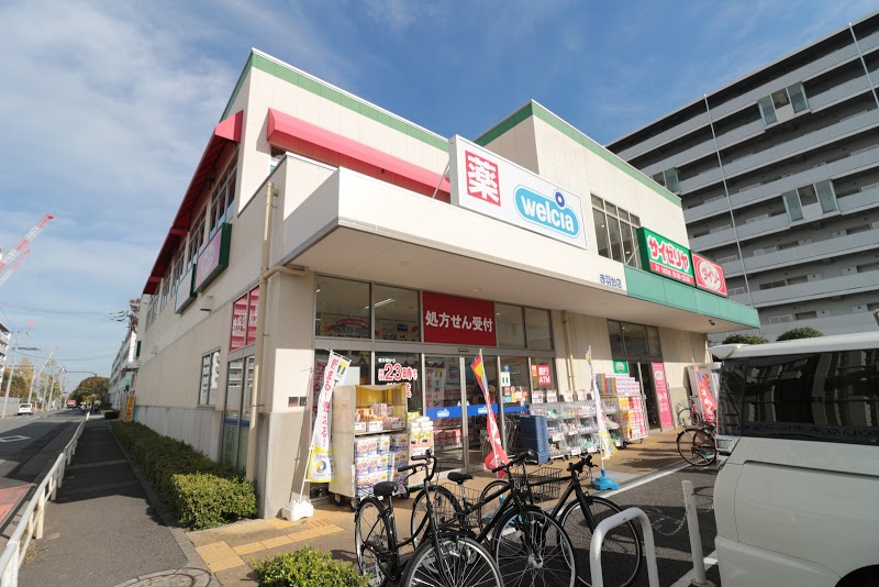ドラックストア　ウエルシア赤羽台店（ドラッグストア）まで369m