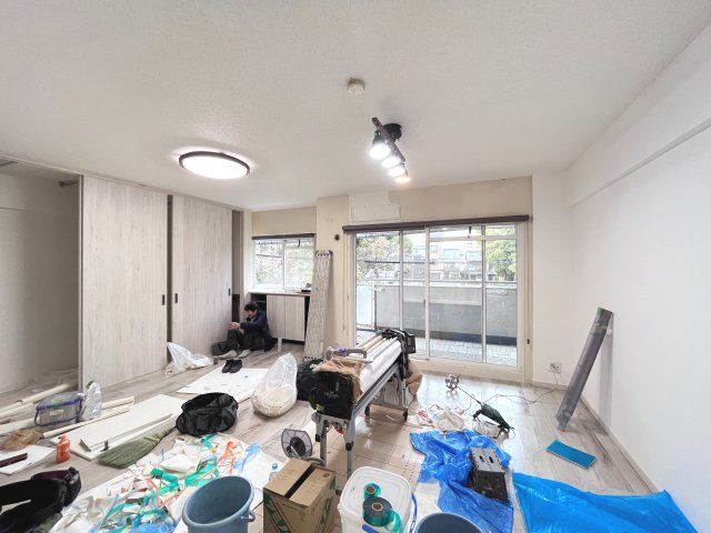 居室・リビング　リノベーション工事中の写真です