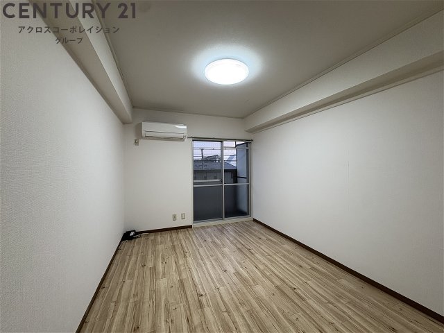 居室・リビング　エアコン付きで快適に過ごせます♪