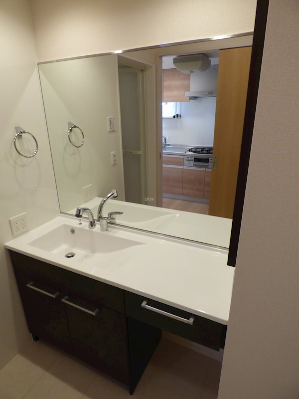 洗面設備　※同タイプの他のお部屋です