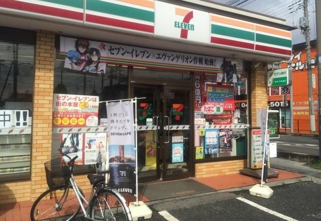 コンビニ　セブンイレブン（コンビニ）まで650m