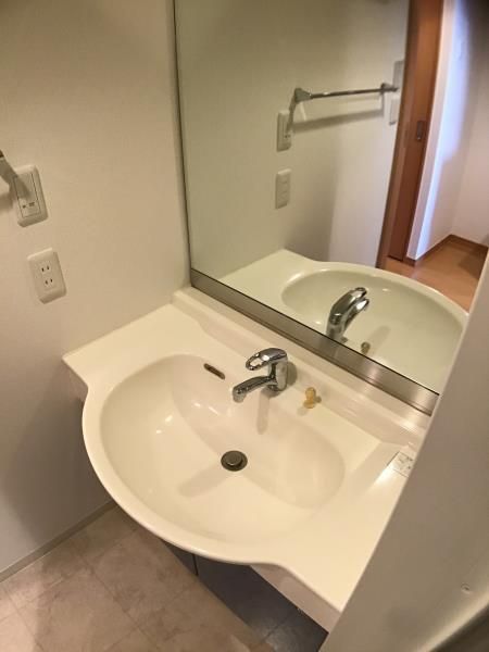 洗面設備　★大きな鏡付き洗面台★