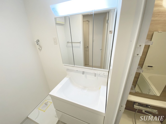 洗面設備　三面鏡タイプの独立洗面台☆