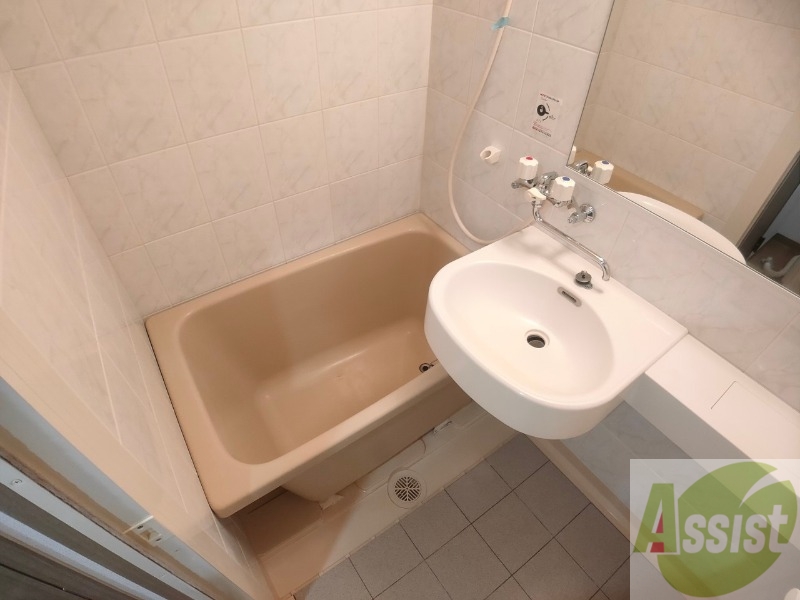 バス・シャワールーム　ユニットバスです。疲れを癒すのに欠かせませんね！