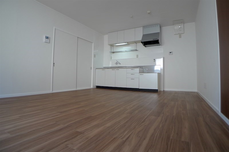 居室・リビング　12帖あります。ソファやテーブルなど置けます