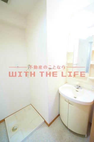 洗面設備　明るい洗面所です