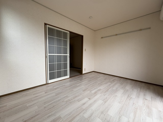 居室・リビング　別号室参考写真となります