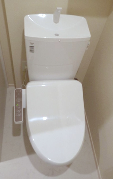 トイレ　嬉しい温水洗浄便座♪