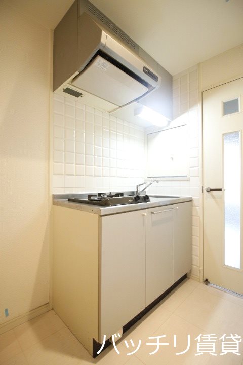 キッチン　写真は別号室の為、現状優先になります。