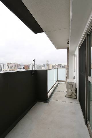 バルコニー　広々バルコニーでリラックスできますよ