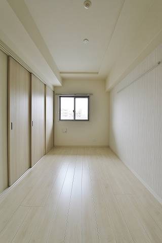 その他部屋・スペース　寝室にピッタリの洋室、窓付きで風通しもばっちり