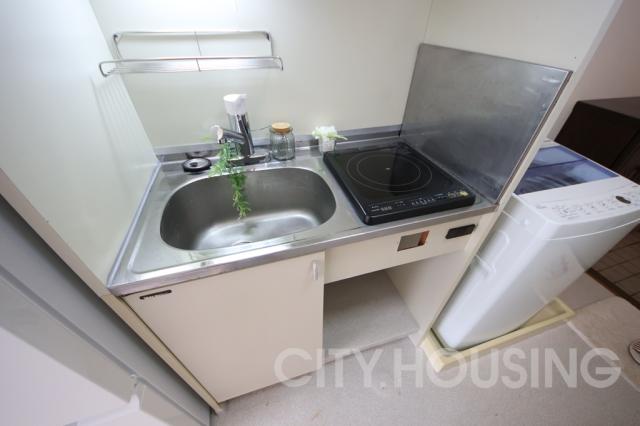 キッチン　※モデルルームで、家具は展示用です。