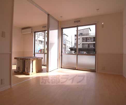 居室・リビング　広いお部屋。