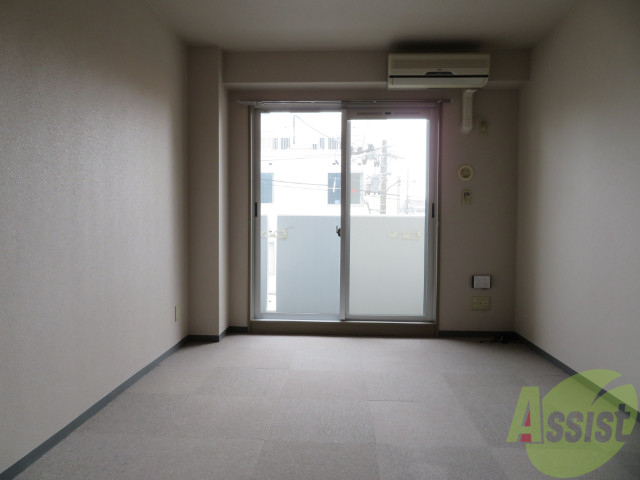 居室・リビング　リビングは陽が良く入ってくるので、日中は明るく過ごせます。