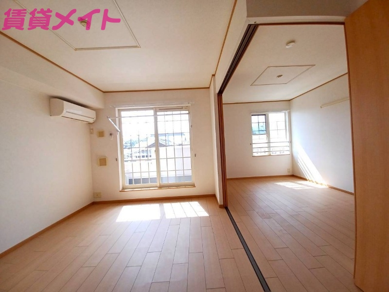 居室・リビング　反転タイプ参考写真