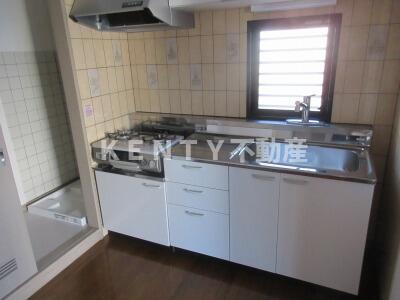 キッチン　コンパクトなキッチンで掃除もラクラク