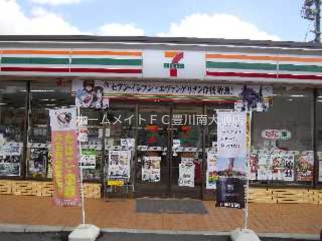 コンビニ　セブンイレブン新城富永南店（コンビニ）まで825m