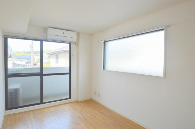 その他部屋・スペース　二面採光で通風良好。