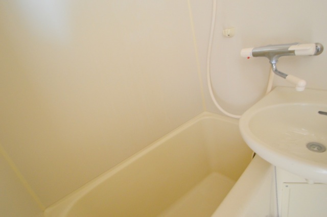 バス・シャワールーム　お掃除楽々なユニットバス。