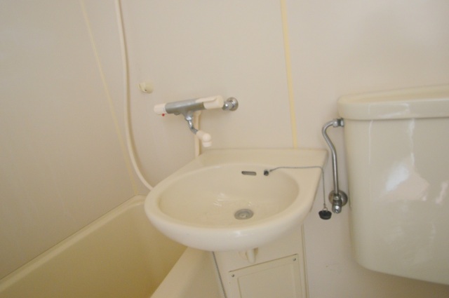 洗面設備　洗面台完備。