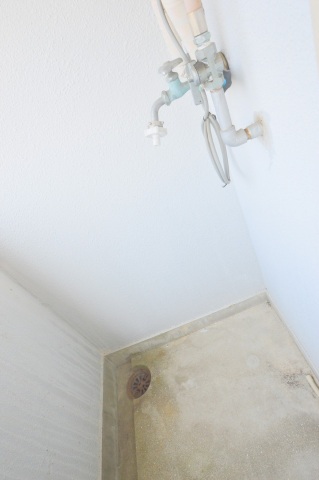 その他　室外洗濯機置場完備。