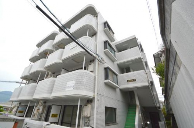 建物外観　鉄筋コンクリートの造り。