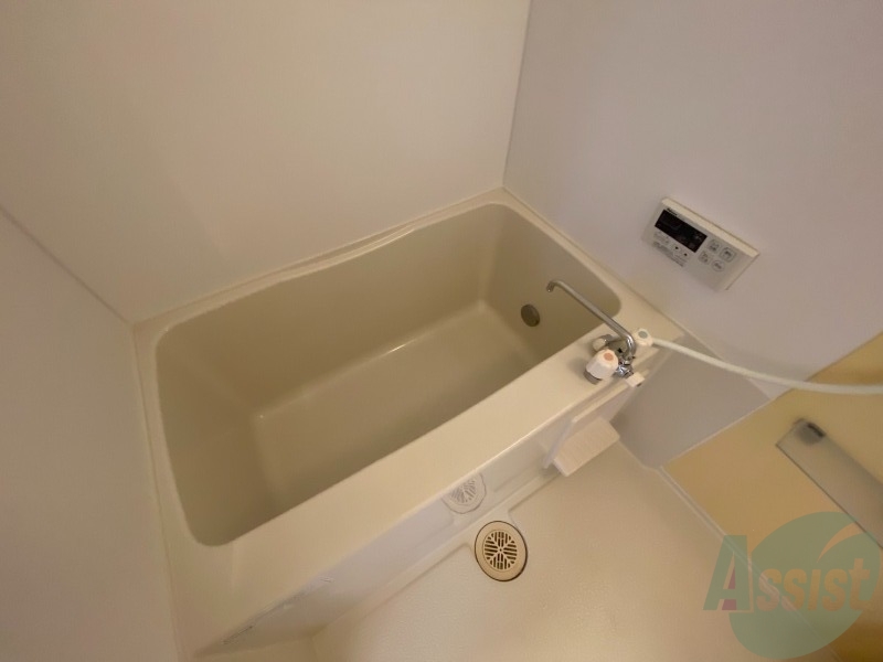 バス・シャワールーム　浴槽付きのお風呂です。ここで一日の疲れを癒しましょう。