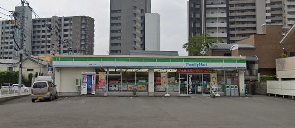 コンビニ　ファミリーマート（コンビニ）まで200m