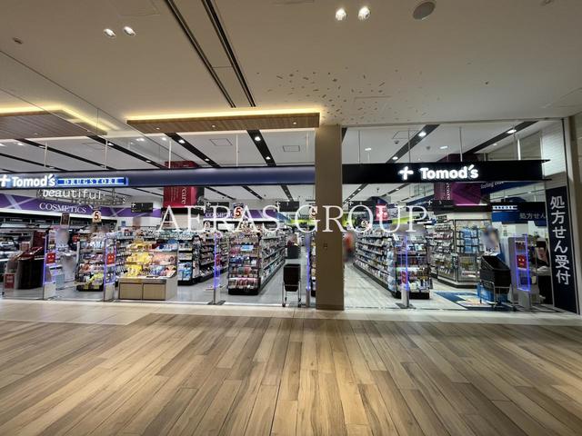 ドラックストア　トモズ 有明ガーデン店（ドラッグストア）まで301m