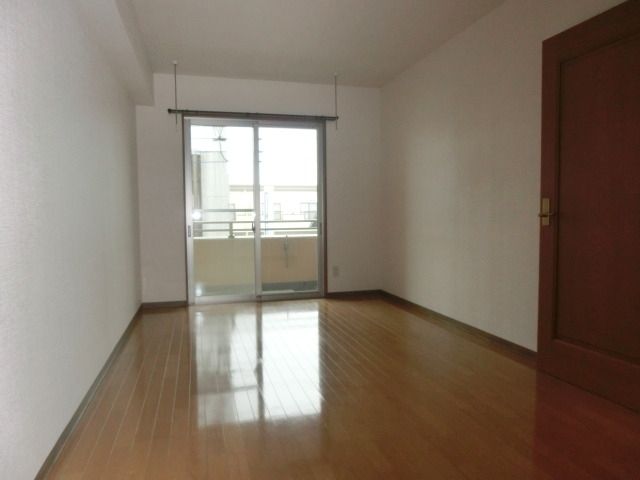 居室・リビング　8.3帖洋室