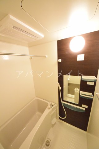 バス・シャワールーム　浴室乾燥機付き！