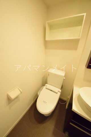 トイレ　温水洗浄便座です