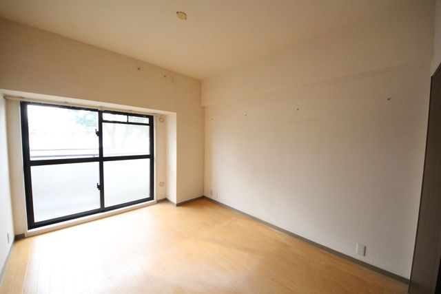 居室・リビング　別部屋の同タイプ写真です。