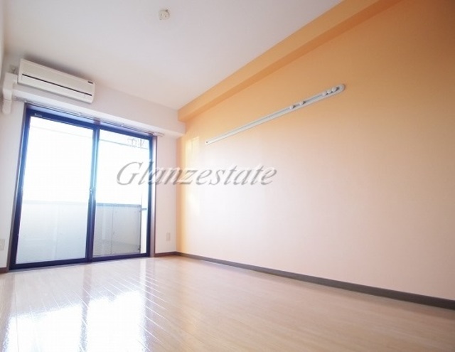 居室・リビング　☆陽の差し込む明るいリビング☆