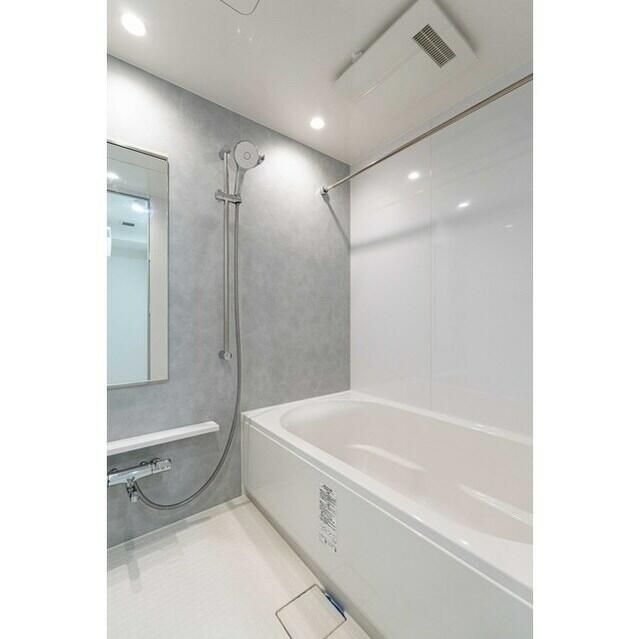 バス・シャワールーム　コンパクトで使いやすいお風呂です