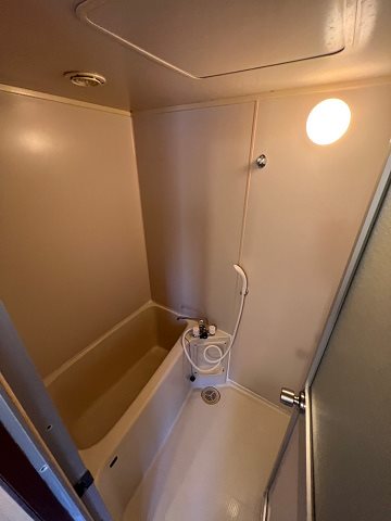 バス・シャワールーム　コンパクトで使いやすいお風呂です