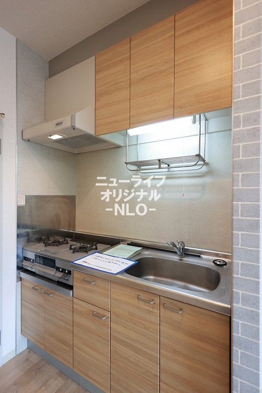 キッチン　グリル付き2口コンロ設置済☆収納も充実しています☆