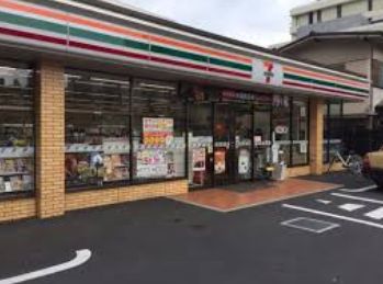 コンビニ　セブンイレブン東京医科大前店（コンビニ）まで196m