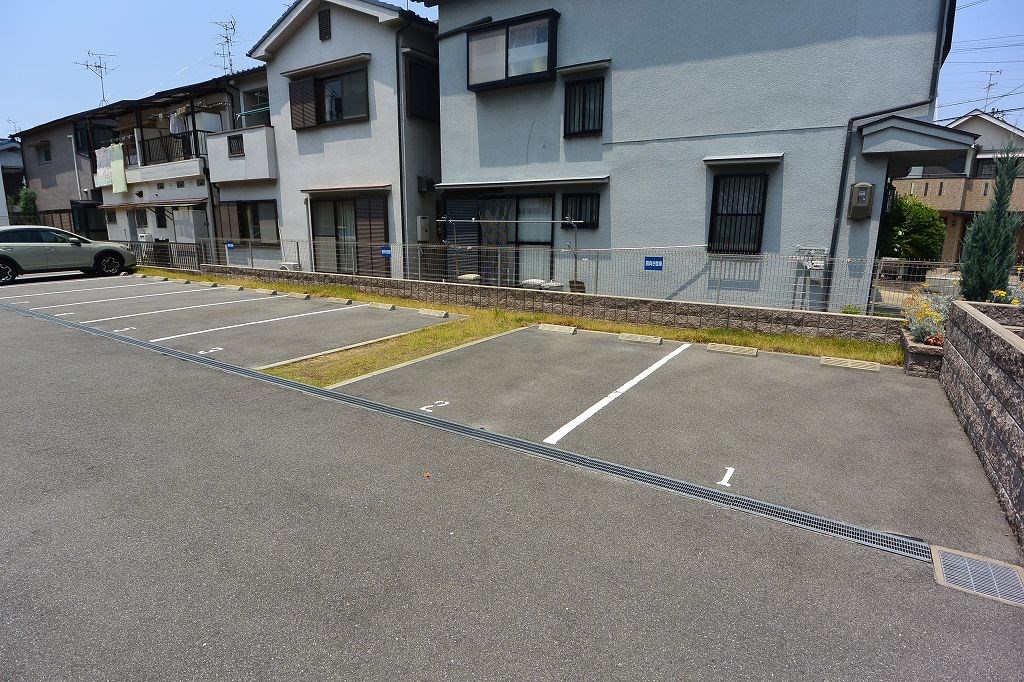 駐車場　駐車場