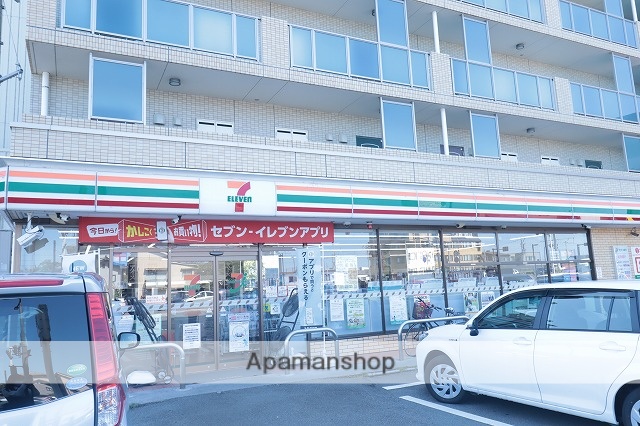 コンビニ　セブンイレブン（コンビニ）まで299m
