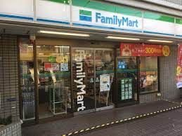 コンビニ　ファミリーマート 小山三丁目店（コンビニ）まで75m