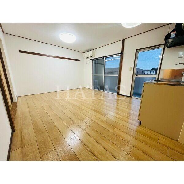 居室・リビング　同物件別部屋です。