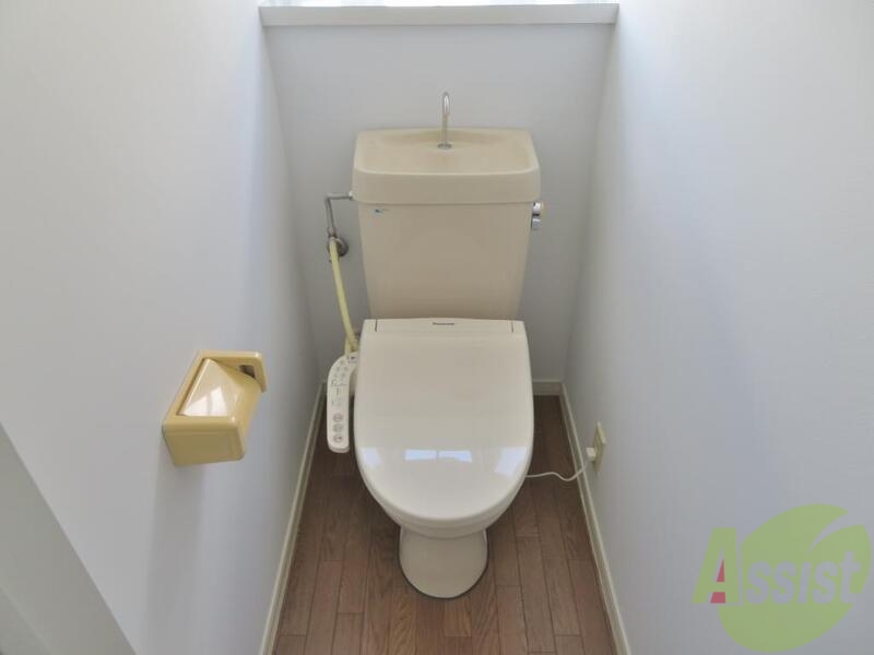 トイレ　トイレは温水洗浄付きの程よい広さがありました。