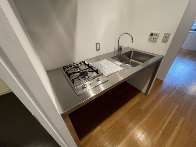キッチン　イメージとして同マンション他部屋を表示しています