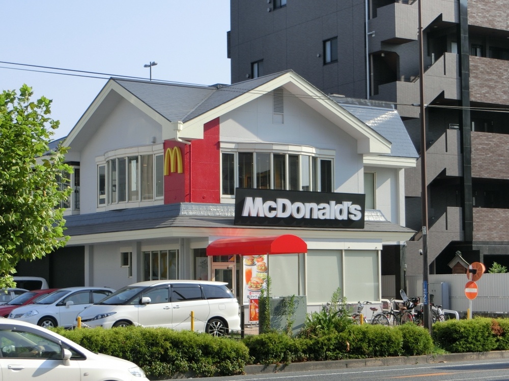 飲食店　マクドナルド １５号新子安店（飲食店）まで453m
