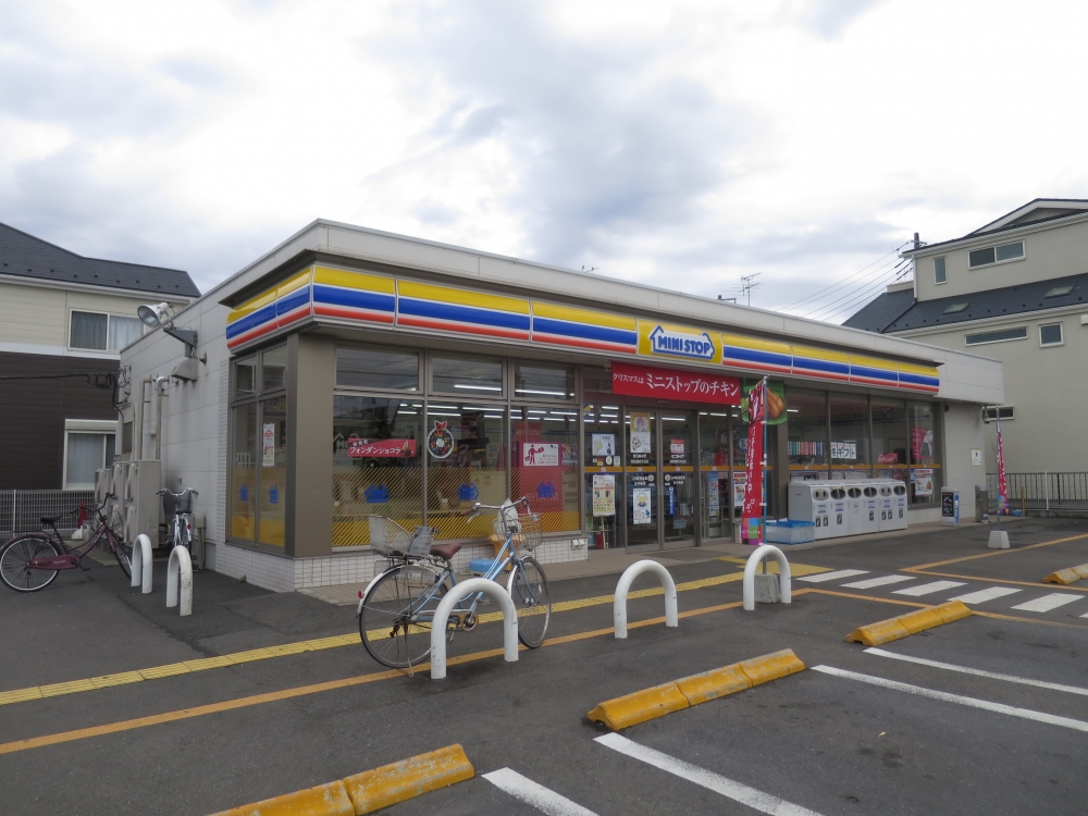 コンビニ　ミニストップ 四街道市大日店（コンビニ）まで561m