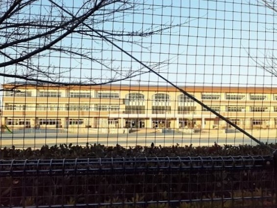 小学校　東松山市立高坂小学校（小学校）まで150m