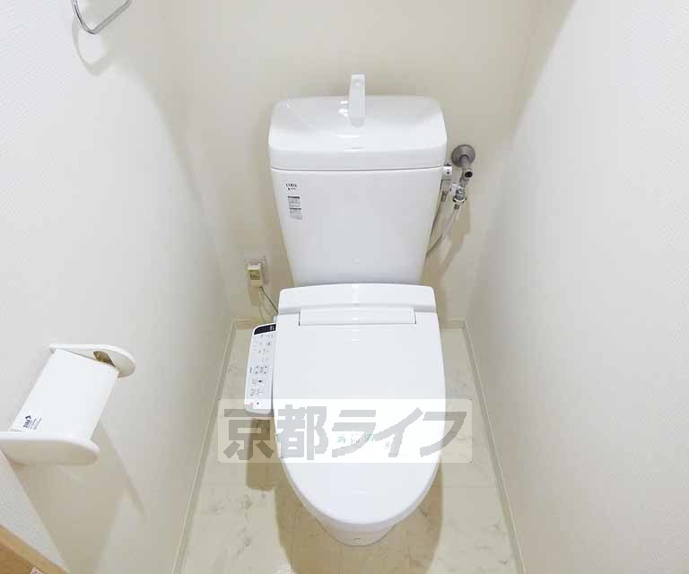 トイレ　ウォシュレットつき