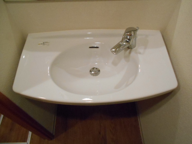 洗面設備　トイレ内に洗面台有！